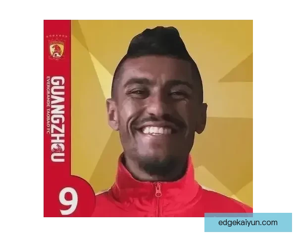 保利尼奥的风格分析：技术全面与强大冲击力的结合展现了其在中场的领导能力。