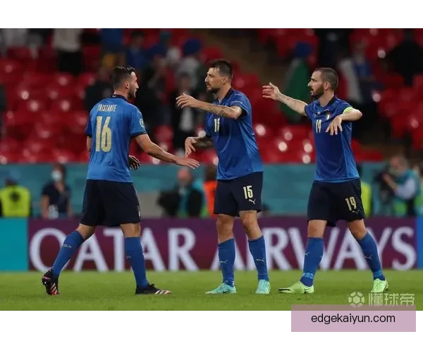 阿切尔比中卫风格稳健，防守选位与出球能力持续提升